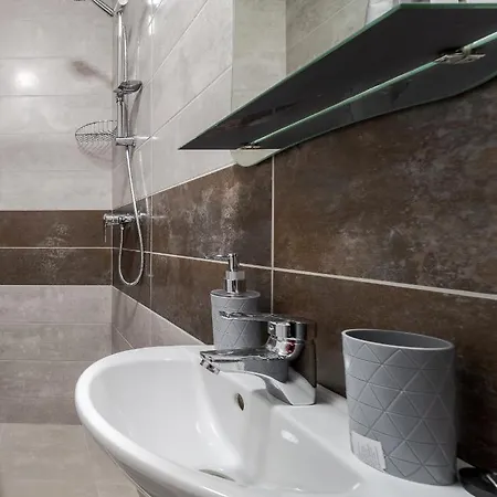 Apartment Golden Violin !