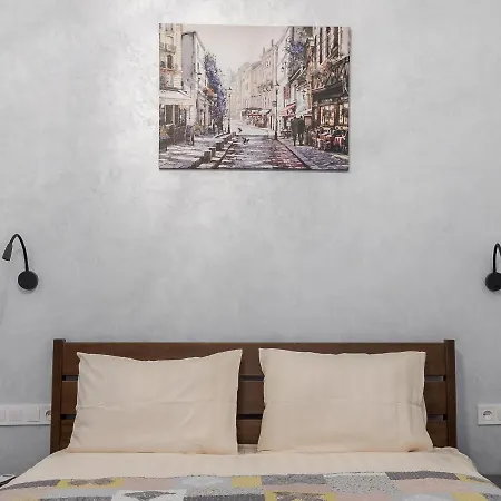 Golden Violin ! Apartment